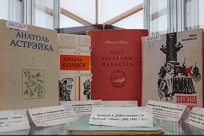 Мемориальную доску Ивану Чигринову, мурал с изображениями знаменитых земляков открыли в Костюковичах