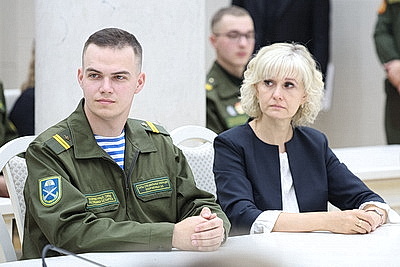 В Минске чествовали лучших военнослужащих срочной службы и их матерей