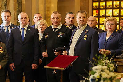 В крипту Всехсвятского храма заложили капсулы с землей и водой с мест гибели белорусов