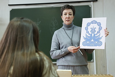 Бумажные кружева. Мастера из Молодечно хранят традиции белорусской вытинанки с уникальным почерком