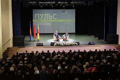 \"На все вопросы ответы были доступные, чтобы было понятно каждому\". Марков и Гигин встретились с жителями Барановичей и Пинска