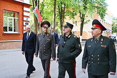 Лукашенко принял участие в церемонии приведения к военной присяге в Борисовском районе