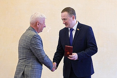 Турчин вручил госнаграды представителям различных сфер