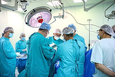Инновационный подход на практике. Ведущие ортопеды Беларуси и Швейцарии провели уникальную операцию