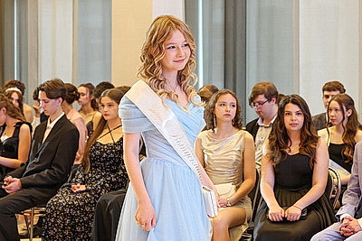 Торжественное вручение аттестатов выпускникам школ проходит в Беларуси