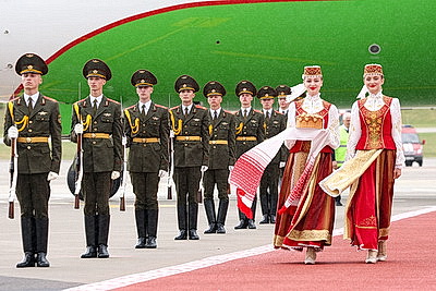 Президент Узбекистана прибыл в Беларусь с официальным визитом
