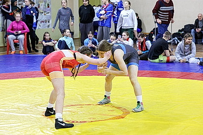 Более 200 юных спортсменов состязаются в республиканском турнире по вольной борьбе в Витебске