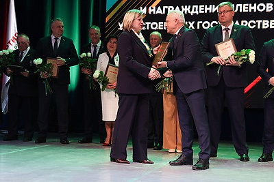 Новые проекты и международное сотрудничество. Заседание Высшего политического совета партии \"Белая Русь\" проходит в Минске