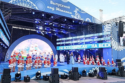 Ярко и красочно в Беларуси прошли выпускные вечера