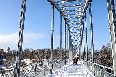 Морозный зимний день: снегопад не повод сидеть дома для активных жителей