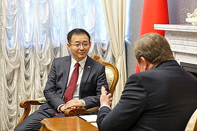 Сверить часы во всепогодном партнерстве. Алейник встретился с послом Китая в Беларуси