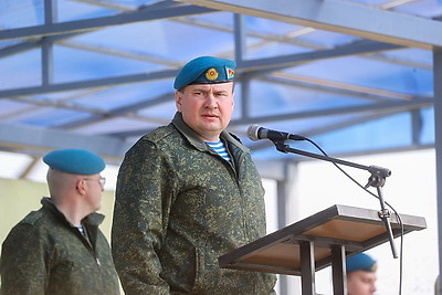 Сделать фото на фоне вертолета и в снаряжении парашютиста. Учащиеся Малоритского района побывали в 38-й бригаде