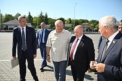 Лукашенко посещает Березовский район