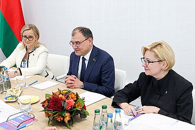 Главная тема - промышленное сотрудничество. Каранкевич встретился с руководителями делегаций регионов РФ