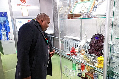 Парламентская делегация Зимбабве посетила РНПЦ \"Мать и дитя\" и МТЗ