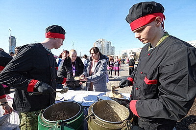 \"Заряд эндорфинами и цветы на финише\". \"Красивый забег\" прошел в Минске