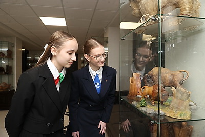 \"Люблю нашу страну за спокойствие, традиции и природу\". В Брестской области вручили паспорта лучшим учащимся