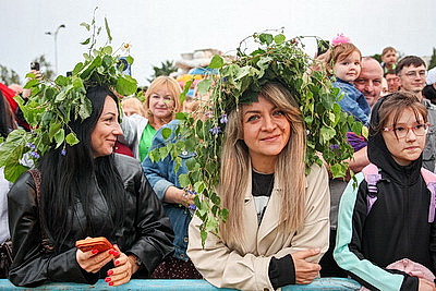 Народная музыка, танцы и плетение венков. Купалье встретили в Минске