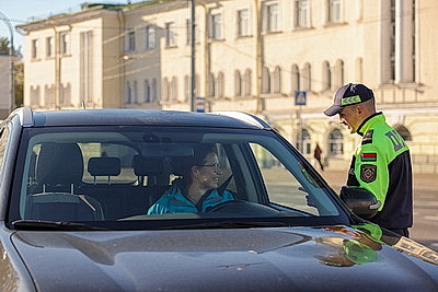 Мамы рулят: в Гомеле автоледи принимали поздравления с Днем матери