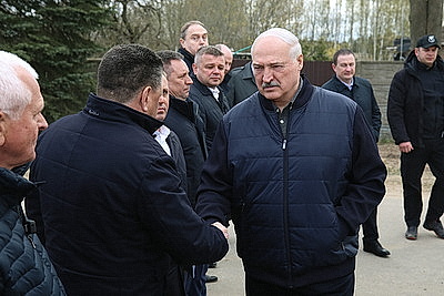 Лукашенко ознакомился с перспективами развития отечественного тракторостроения
