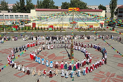 Брендовый фестиваль \"Льняная карусель\" провели в Корме