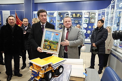 Казахстанская парламентская делегация посетила ОАО \"БЕЛАЗ\"