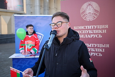 Моя страна. Мое будущее. Минская молодежь поздравила горожан с Днем Конституции