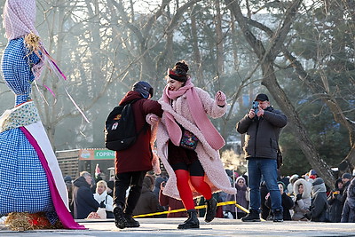 \"Это уже белорусский бренд\". Веселье на Масленицу в Минске