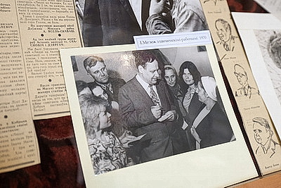 \"Рукописи и фронтовые переписки\". Что можно увидеть на выставке к 105-летию со дня рождения Ивана Мележа в Минске