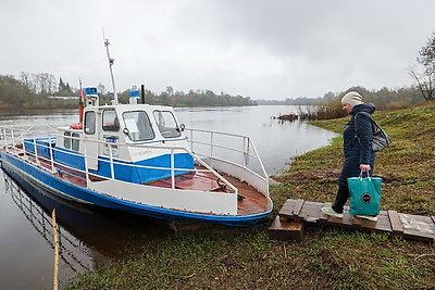 В Витебском районе курсирует \"Титаник\". Катер перевозит жителей Суража
