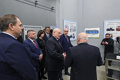 Лукашенко в Минске дал старт работе уникального производства в сфере микроэлектроники