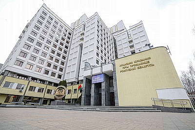 \"Нам есть чему учиться\". Председатель ЦИК Кыргызстана о работе с населением в Беларуси