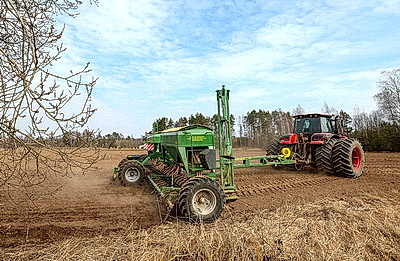 Посевная-2026 в Бешенковичах: новая техника и высокие темпы