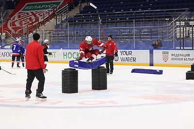 Легенды хоккея провели мастер-класс для участников турнира \"В основании будущего\"