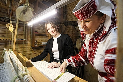 Дизайнерский наряд с кодом предков. Костюмы Малоритского строя вписались в современный гардероб