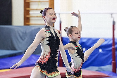 Турнир по спортивной акробатике \"Киндр-сюрприз\" собрал более 200 участников из Беларуси и России