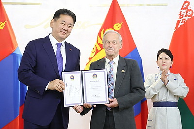 Президент Монголии вручил госнаграды гражданам Беларуси