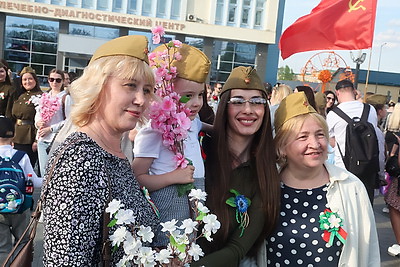 Более сотни Екатерин спели песню \"Катюша\" на площади Единства в Могилеве