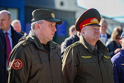 Лукашенко посетил Минский аэроклуб ДОСААФ