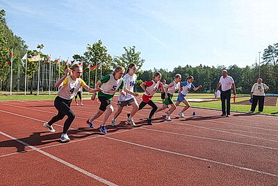 Спорт на максимуме: более 500 представителей белорусских СМИ вышли на старт спартакиады в \"Стайках\"