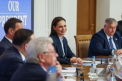 Книга \"Наш Президент\" издана на английском языке
