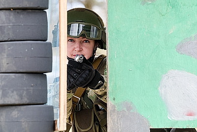 Не только в строю, но и в бою: комбинированный марш-бросок для военнослужащих девушек прошел в Чаусском районе