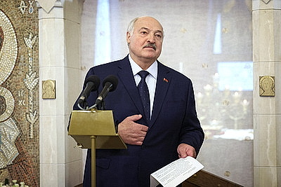 Лукашенко зажег рождественскую свечу в храме в Минском районе