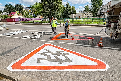Пиктограммы, разметка. Дорожные службы Витебщины готовятся к началу учебного года