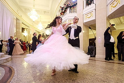 \"Хотя бы на миг почувствовать себя Золушкой, пусть и взрослой\". Большой театр встретил старый Новый год