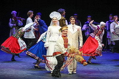 Новую театрализованную программу \"Масленка\" представил хореографический ансамбль \"Хорошки\"