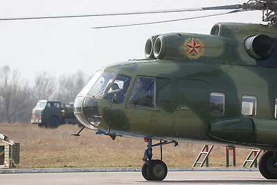 Сделать фото на фоне вертолета и в снаряжении парашютиста. Учащиеся Малоритского района побывали в 38-й бригаде