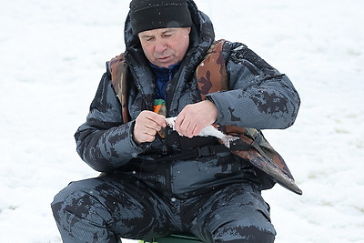 Клевое место! Зимняя рыбалка на Фатинском заливе в Могилеве