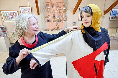 Вдохновились местными художниками. Витебские мастерицы создали коллекцию одежды в духе супрематизма