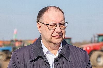 В поле - с добрым сердцем. В Витебском районе дали старт посевной кампании